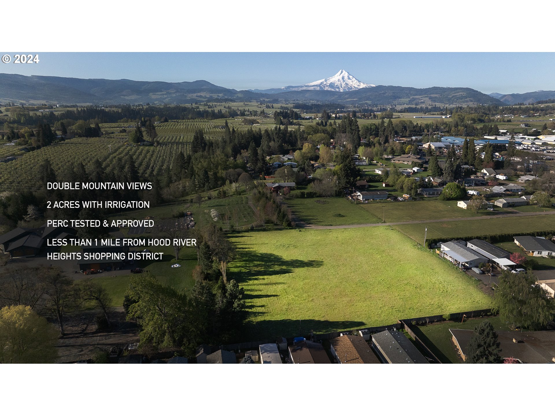 Gravenstein Drive Hood River, OR 97031 - Photo 5 of 7 a view of a swimming pool and mountains