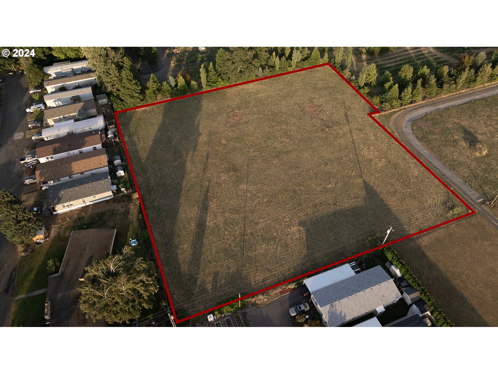 Gravenstein Drive Hood River, OR 97031 - Photo 6 of 7 a open area with cabinets