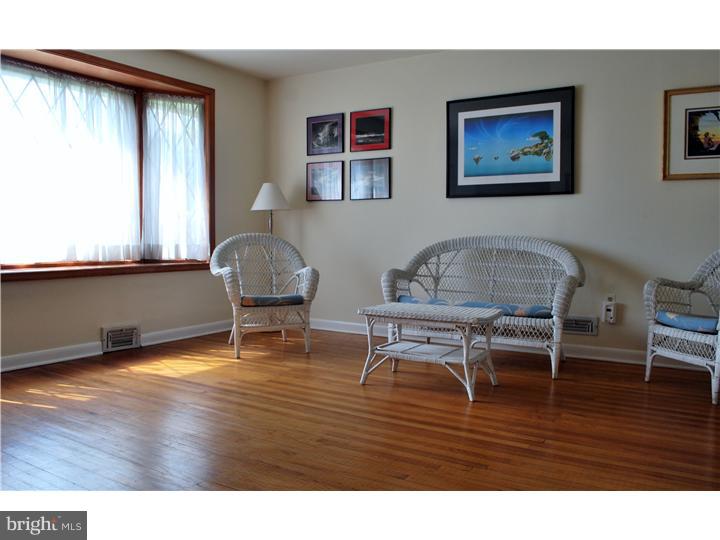 260 Poplar Road Warminster, PA 18974 - Photo 3 of 16 Living Room