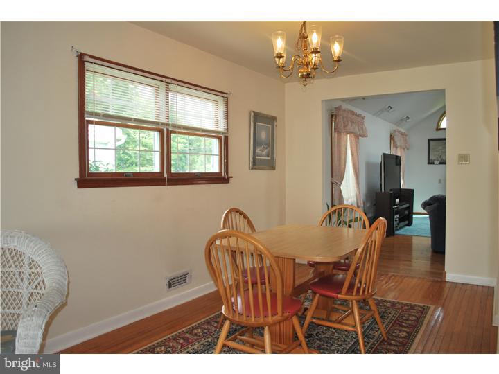 260 Poplar Road Warminster, PA 18974 - Photo 4 of 16 Dining Room
