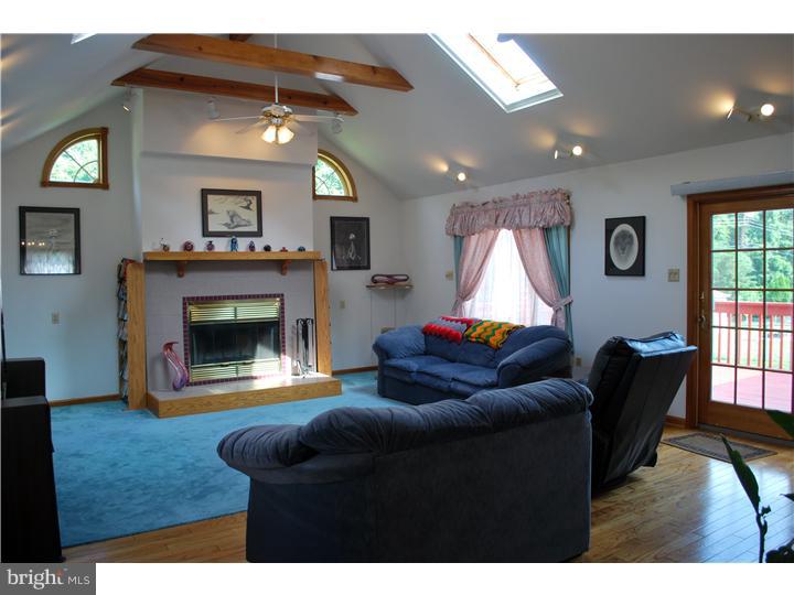 260 Poplar Road Warminster, PA 18974 - Photo 8 of 16 Family Room