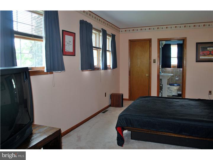 260 Poplar Road Warminster, PA 18974 - Photo 9 of 16 Master Bedroom