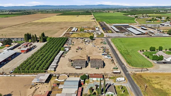 $1,350,000 | 2406 South Walnut Road, Turlock, CA 95380