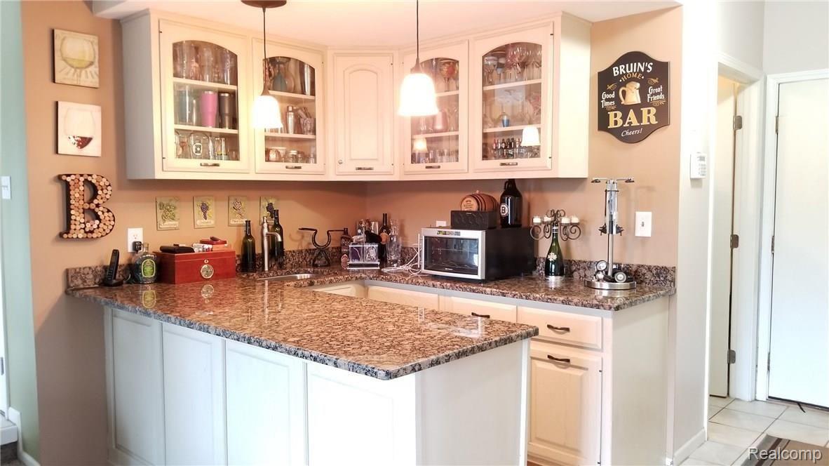 5340 Inverrary Lane Commerce Township, MI 48382 - Photo 24 of 41 Wet Bar