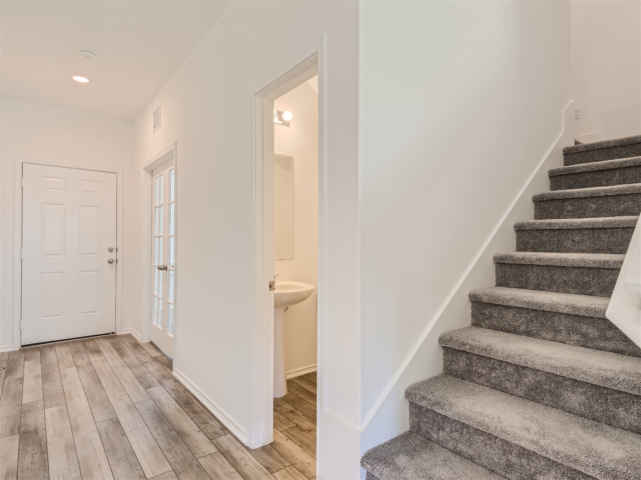 1513 Hope Rnch Road Leander, TX 78641 - Photo 4 of 28 04 Foyer