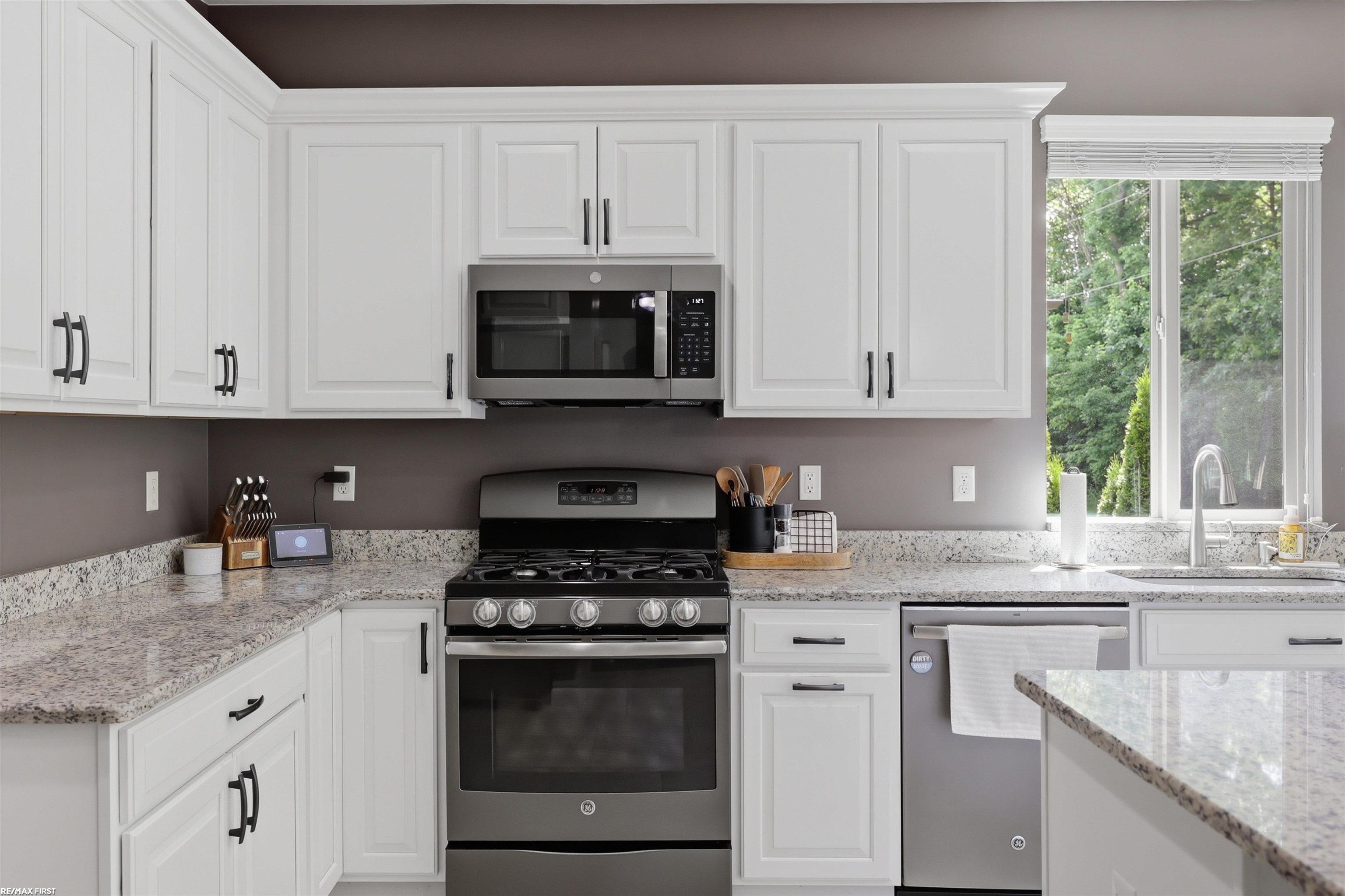 22350 Brantingham Road Macomb, MI 48044 - Photo 9 of 58
