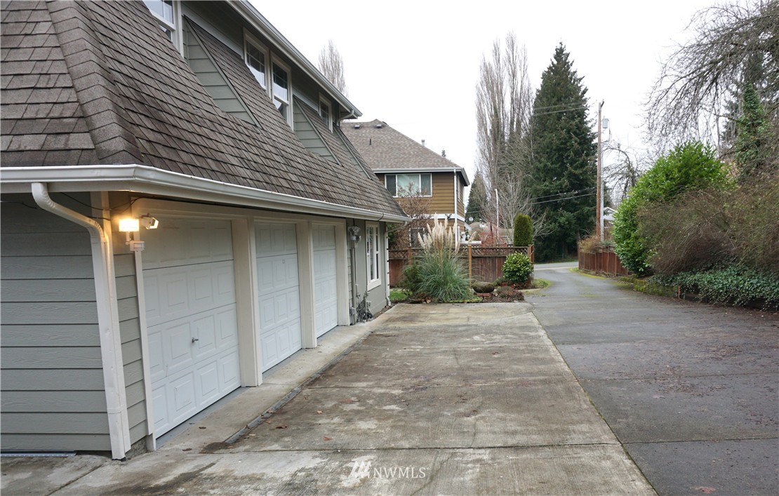 1725 Northeast 24th Street Renton, WA 98056 - Photo 5 of 25 Gallery Image 5