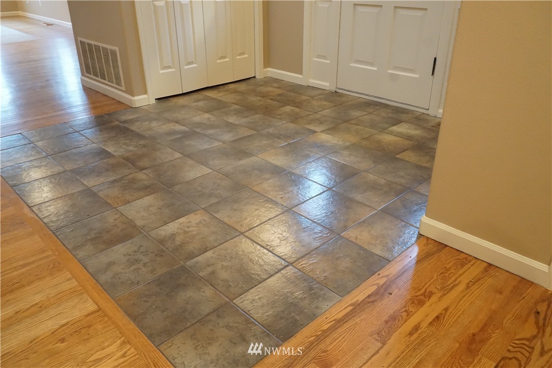 1725 Northeast 24th Street Renton, WA 98056 - Photo 7 of 25 Gallery Image 7