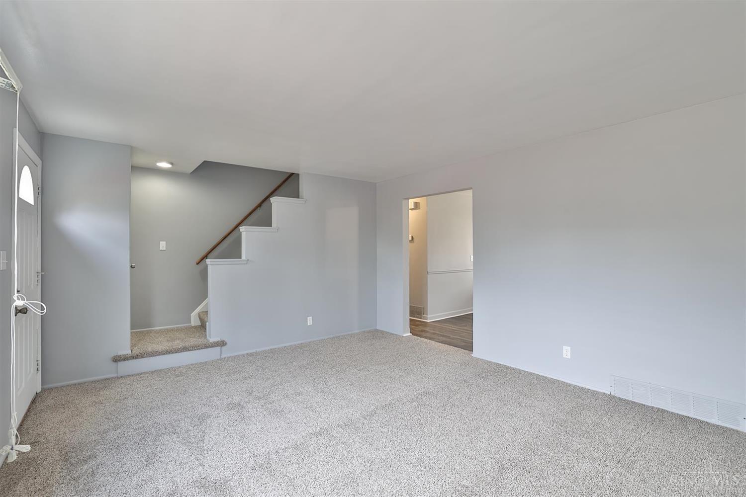 10669 Plainfield Road Sharonville, OH 45241 - Photo 7 of 29