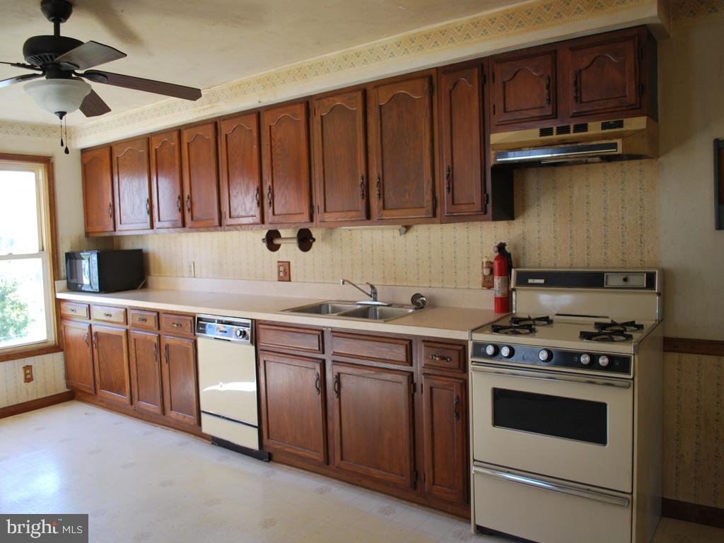 9 Commerce Street Hanover, PA 17331 - Photo 5 of 11 Gallery Image 5