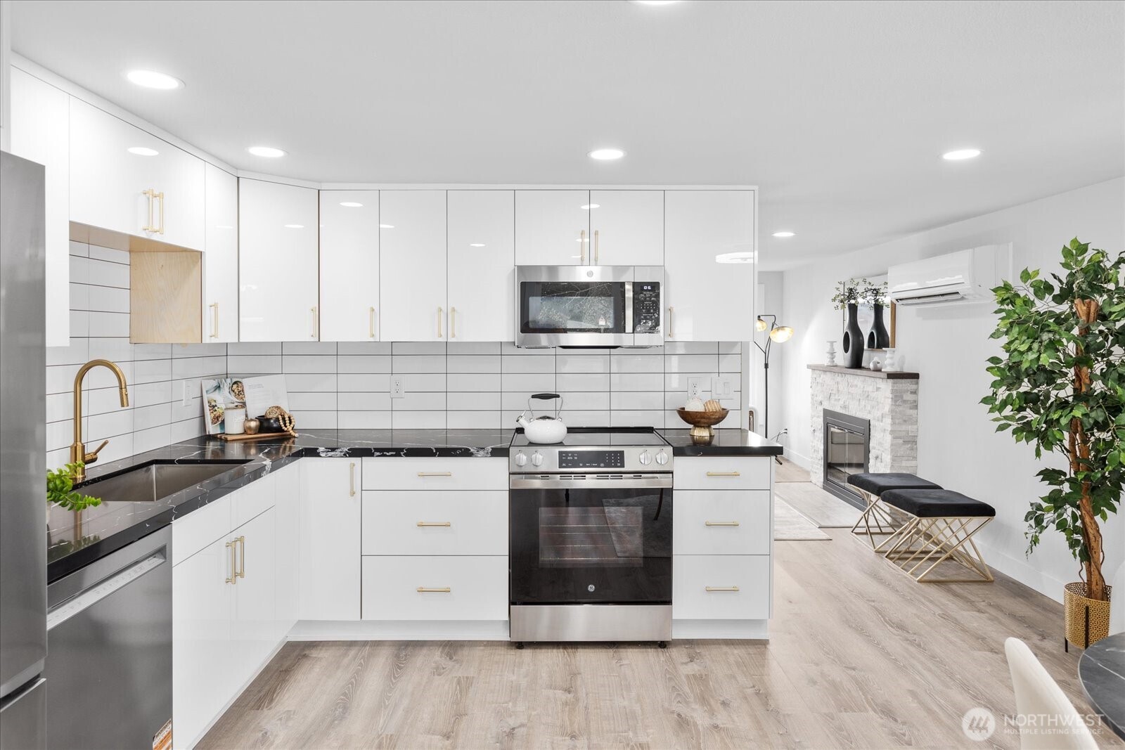 701 Pecks Drive Everett, WA 98203 - Photo 15 of 36 a kitchen with a sink stove and cabinets