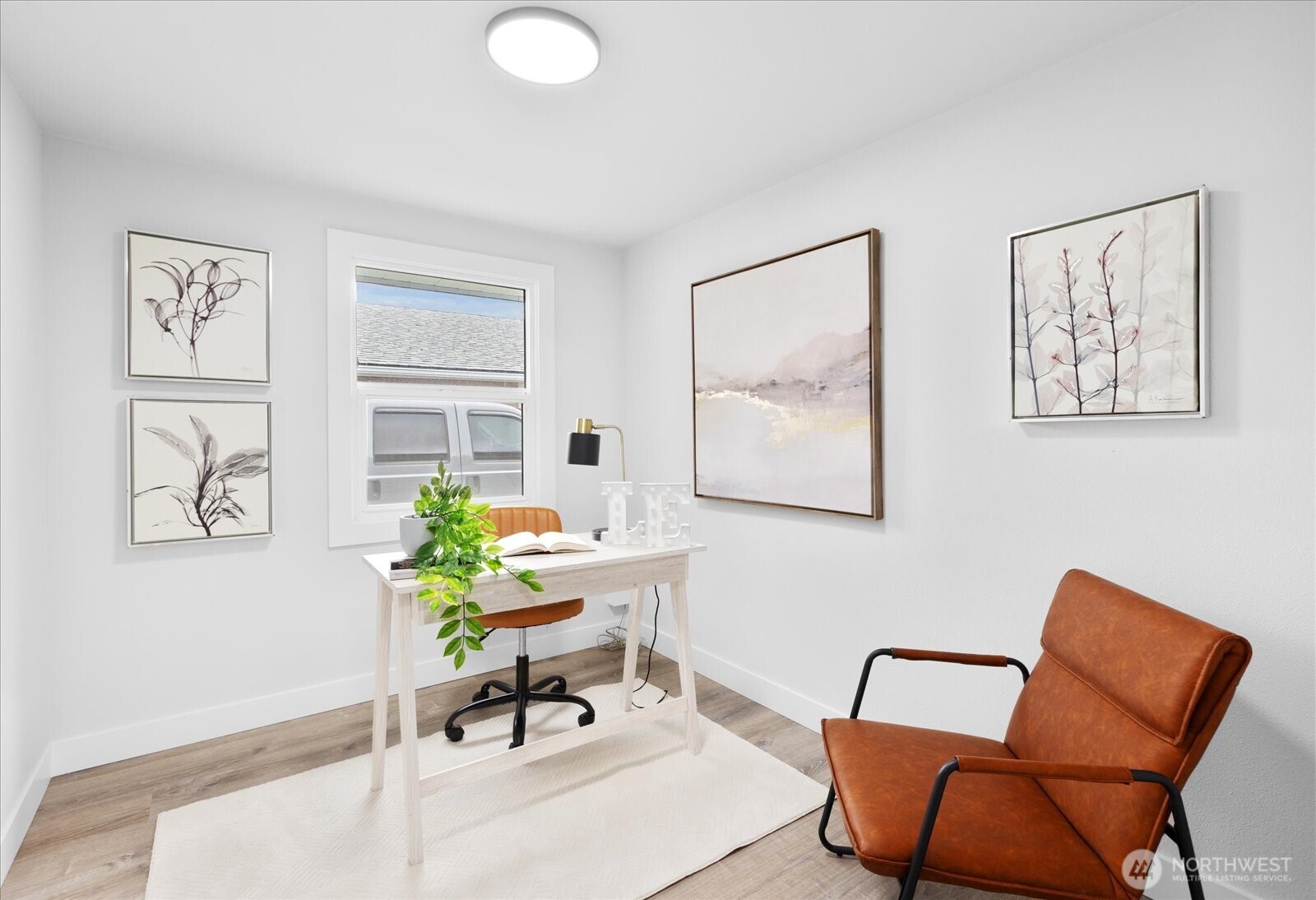 701 Pecks Drive Everett, WA 98203 - Photo 17 of 36 a living room with furniture and a chair