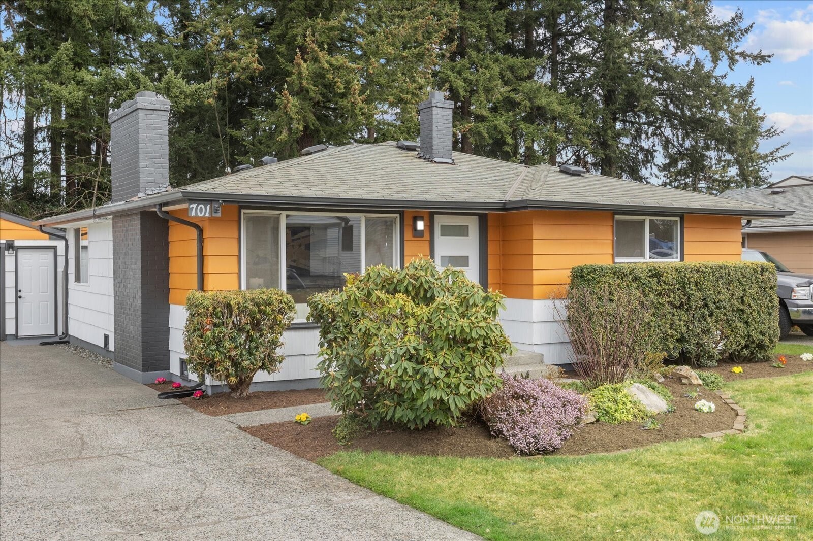 701 Pecks Drive Everett, WA 98203 - Photo 2 of 36 a front view of a house with garden
