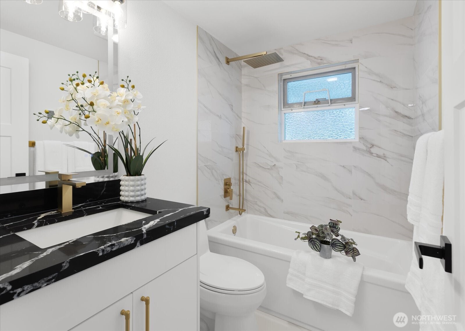 701 Pecks Drive Everett, WA 98203 - Photo 25 of 36 a bathroom with a sink a toilet and a bathtub