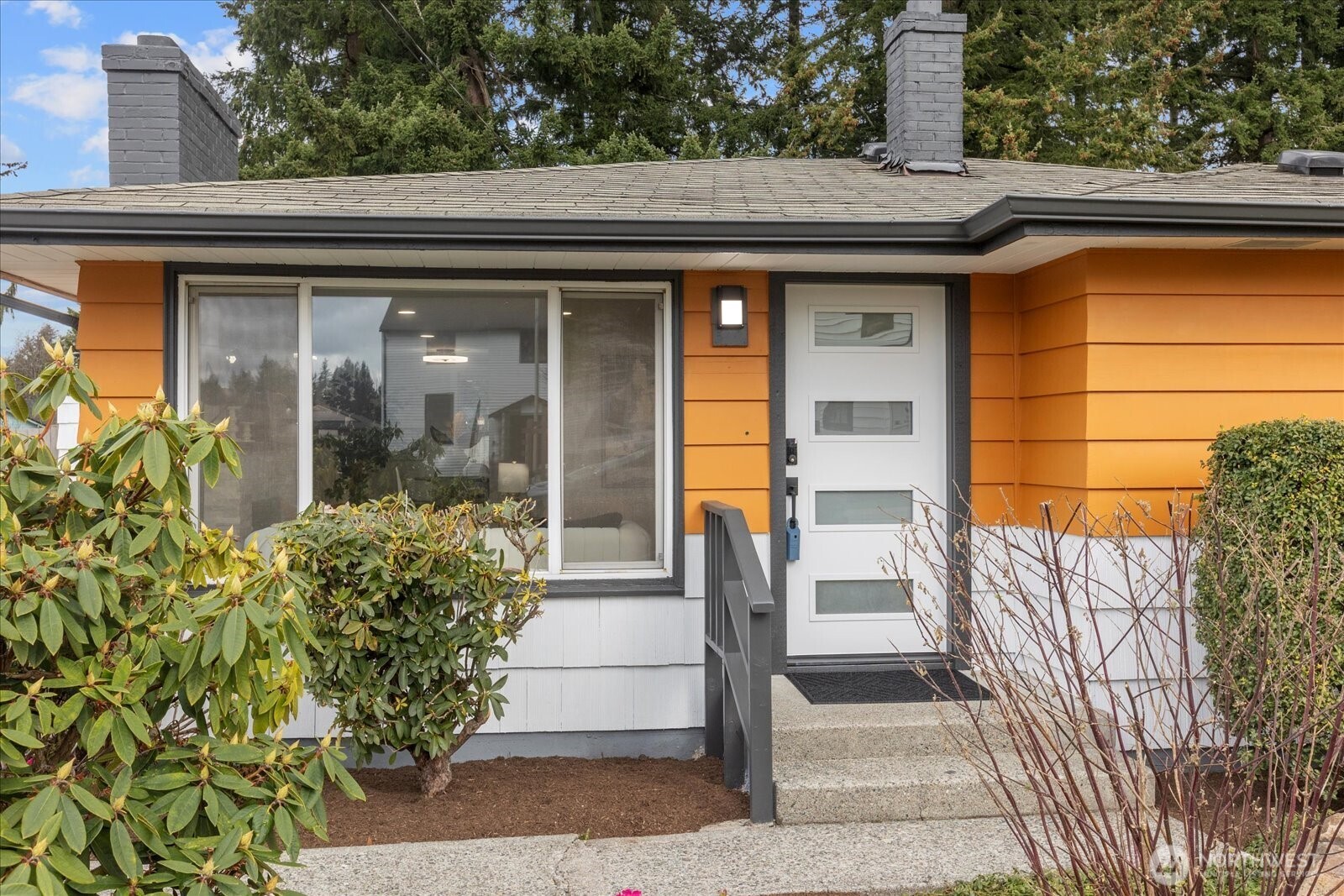 701 Pecks Drive Everett, WA 98203 - Photo 3 of 36 a front view of a house with a glass windows