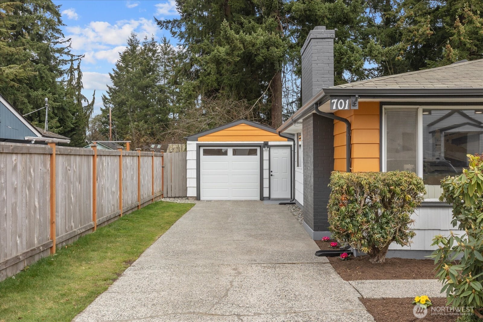 701 Pecks Drive Everett, WA 98203 - Photo 32 of 36 a front view of a house with garden