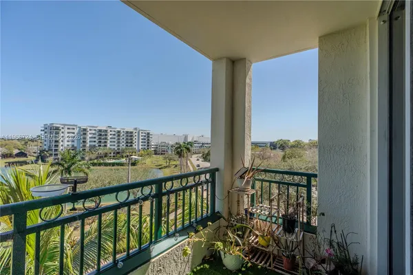 $325,000 | 510 Northwest 84th Avenue, Unit 511, Plantation, FL 33324