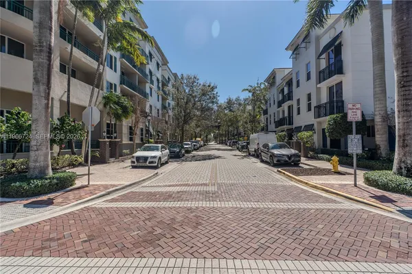 $325,000 | 510 Northwest 84th Avenue, Unit 511, Plantation, FL 33324