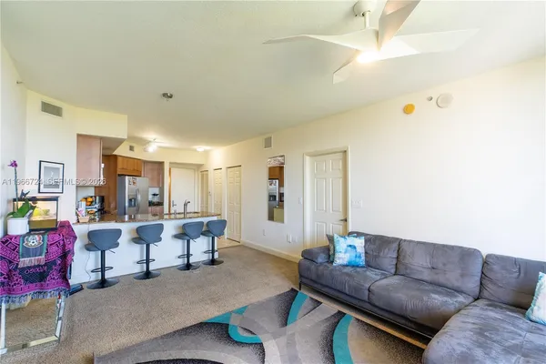 $325,000 | 510 Northwest 84th Avenue, Unit 511, Plantation, FL 33324