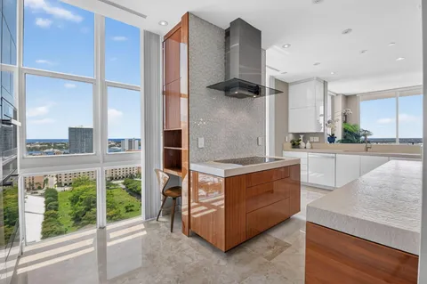 $2,100,000 | 550 Okeechobee Boulevard, Unit LPH23, West Palm Beach, FL 33401
