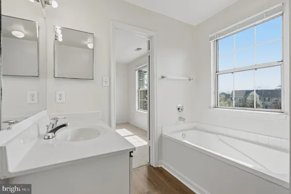 $3,000 | 46695 Sandalwood Square, Sterling, VA 20164