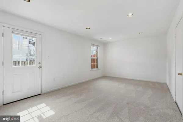 $3,000 | 46695 Sandalwood Square, Sterling, VA 20164