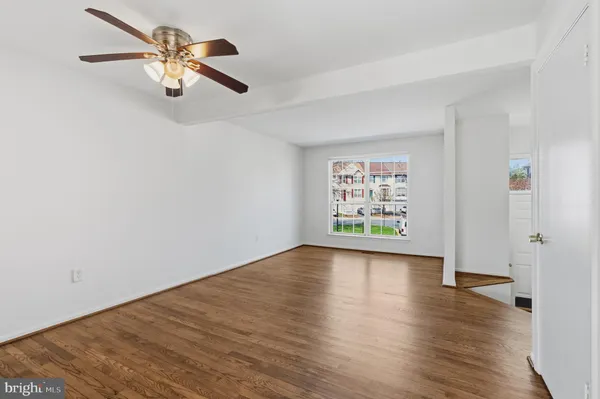 $3,000 | 46695 Sandalwood Square, Sterling, VA 20164