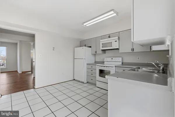 $3,000 | 46695 Sandalwood Square, Sterling, VA 20164