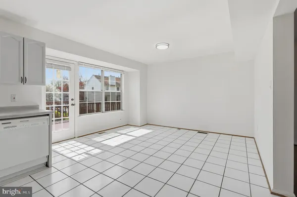 $3,000 | 46695 Sandalwood Square, Sterling, VA 20164