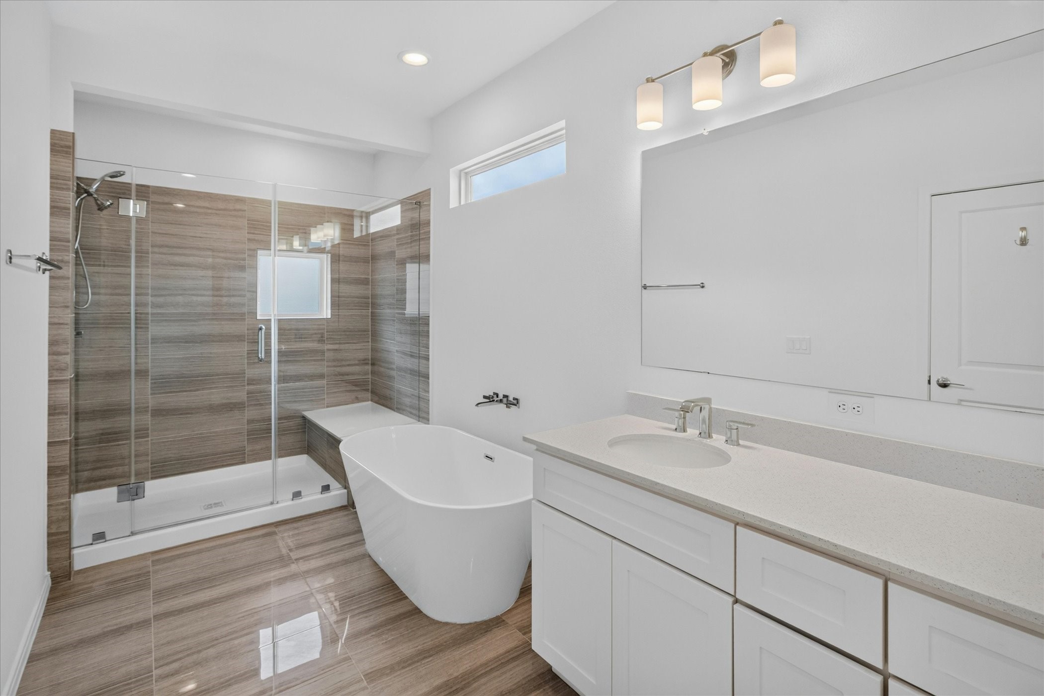 1526 Ojeman Road, Unit C Houston, TX 77055 - Photo 13 of 27 Primary bedroom bath