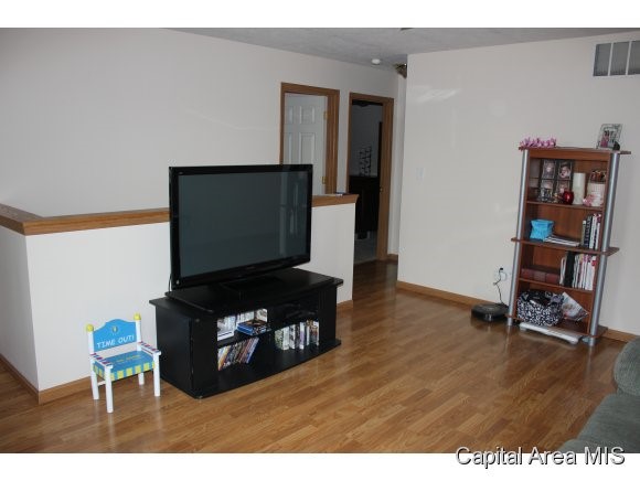 2429 Grom Drive Springfield, IL 62707 - Photo 3 of 10 Gallery Image 3