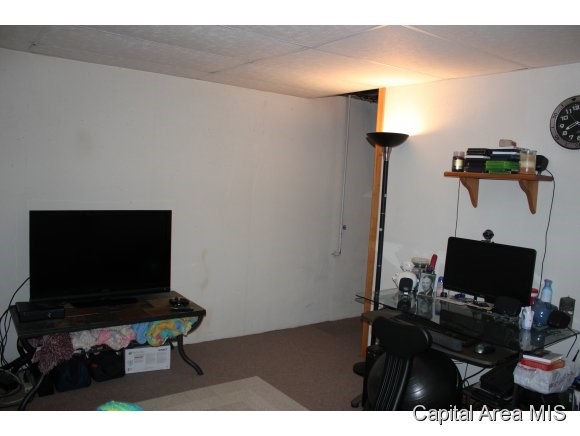 2429 Grom Drive Springfield, IL 62707 - Photo 9 of 10 Gallery Image 9