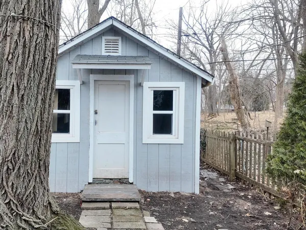 $1,950 | 117 Woodland Drive, Round Lake Beach, IL 60073