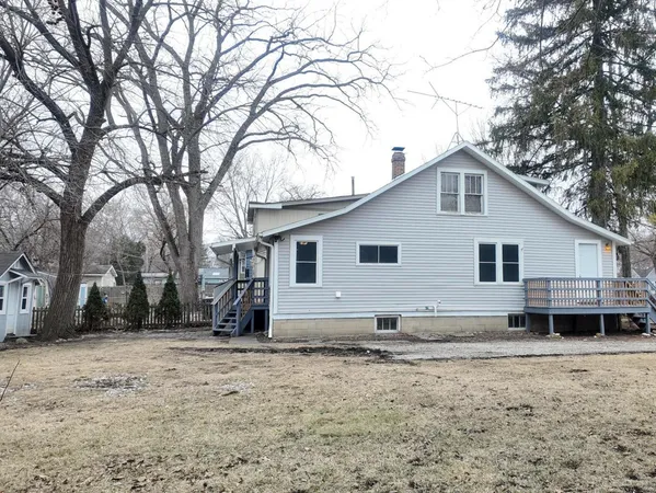$1,950 | 117 Woodland Drive, Round Lake Beach, IL 60073
