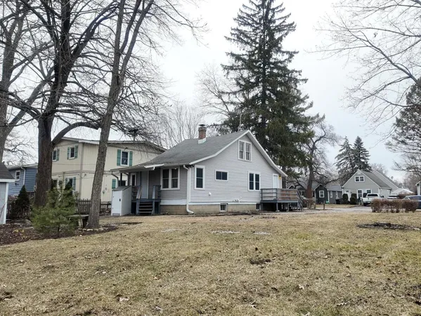 $1,950 | 117 Woodland Drive, Round Lake Beach, IL 60073