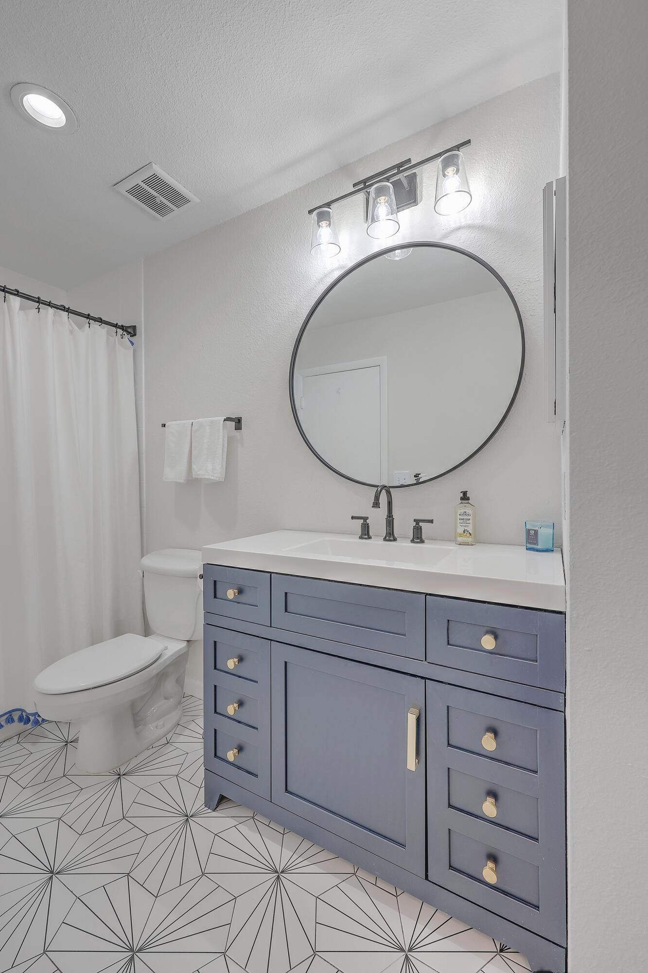 1481 Center Street, Unit 1307 Mount Pleasant, SC 29464 - Photo 13 of 26 ZYN_7126_27_28_29_30_31_32