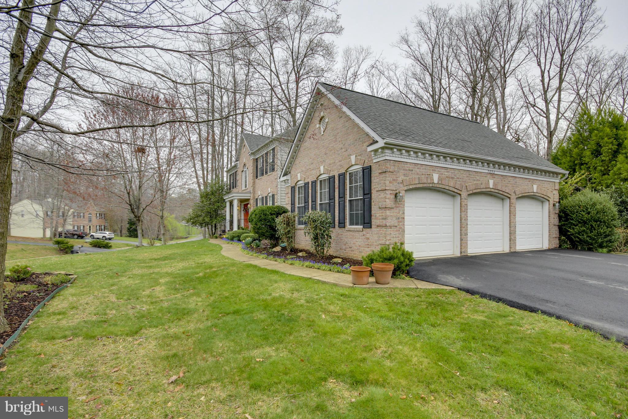 7890 Pembridge Road Manassas, VA 20112 - Photo 2 of 25 3 Car Garage