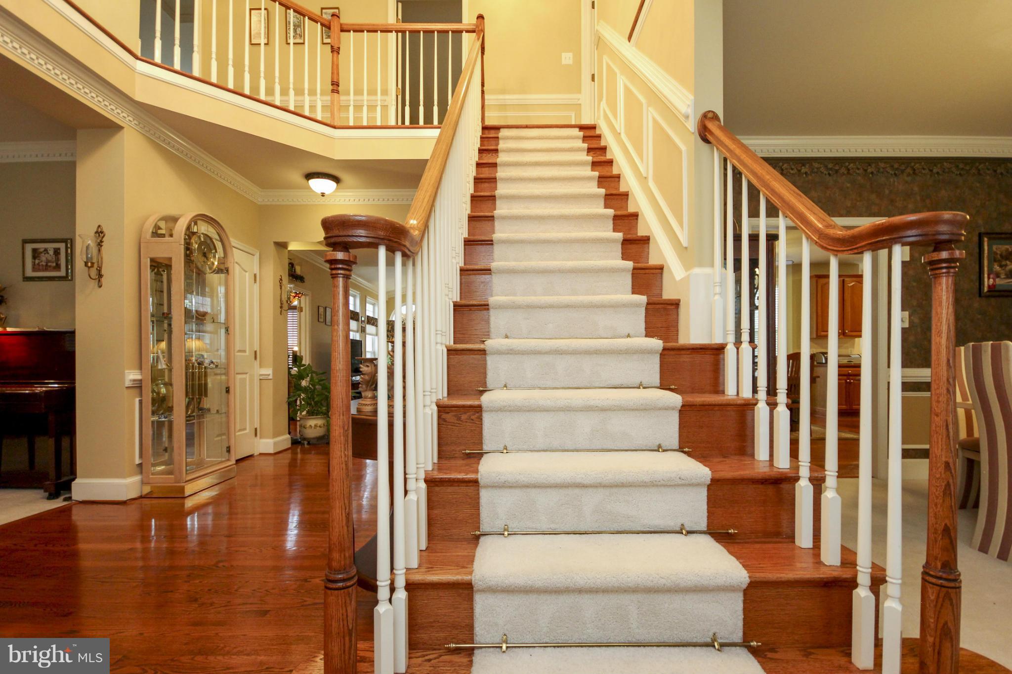 7890 Pembridge Road Manassas, VA 20112 - Photo 5 of 25 Impressive Entry and Staircase