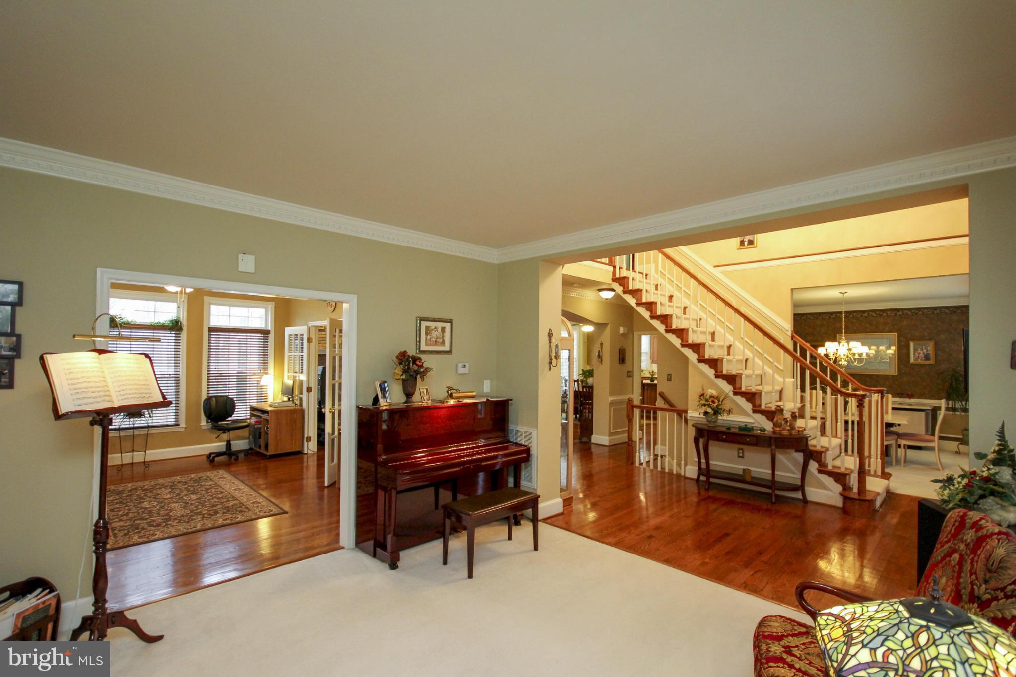 7890 Pembridge Road Manassas, VA 20112 - Photo 6 of 25 Living Room