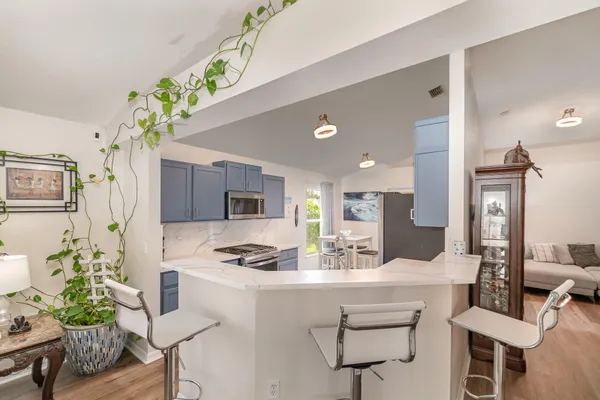 $2,500 | 1736 Vista Lake Circle, Melbourne, FL 32904