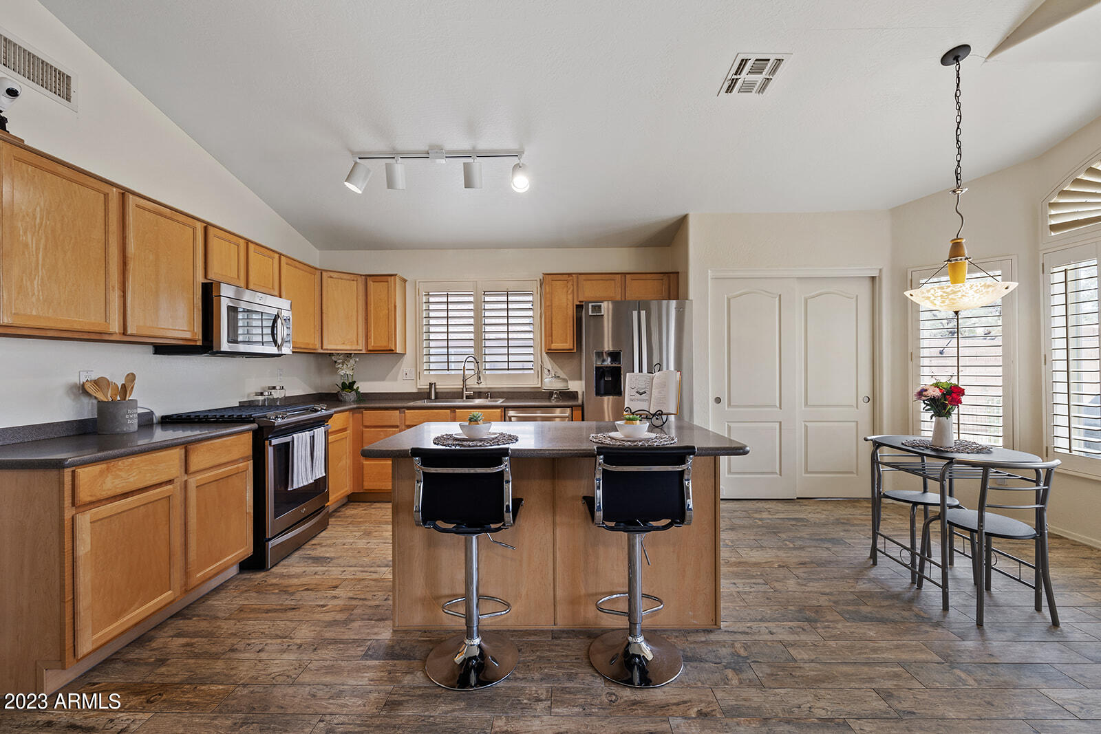 18656 North 20th Way Phoenix, AZ 85024 - Photo 14 of 38 Kitchen