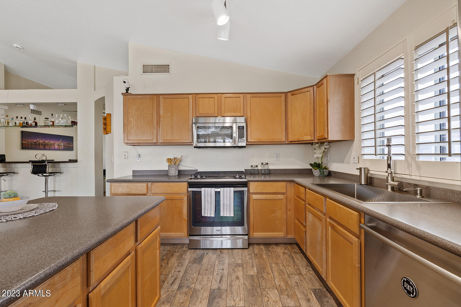 18656 North 20th Way Phoenix, AZ 85024 - Photo 15 of 38 Kitchen