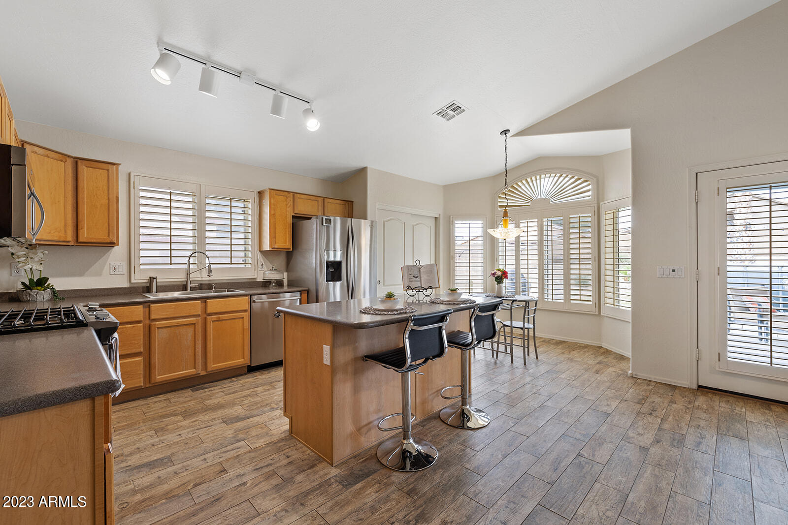 18656 North 20th Way Phoenix, AZ 85024 - Photo 3 of 38 Kitchen