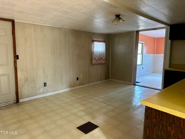 $32,500 | 2924 Lark Road, Coeburn, VA 24230