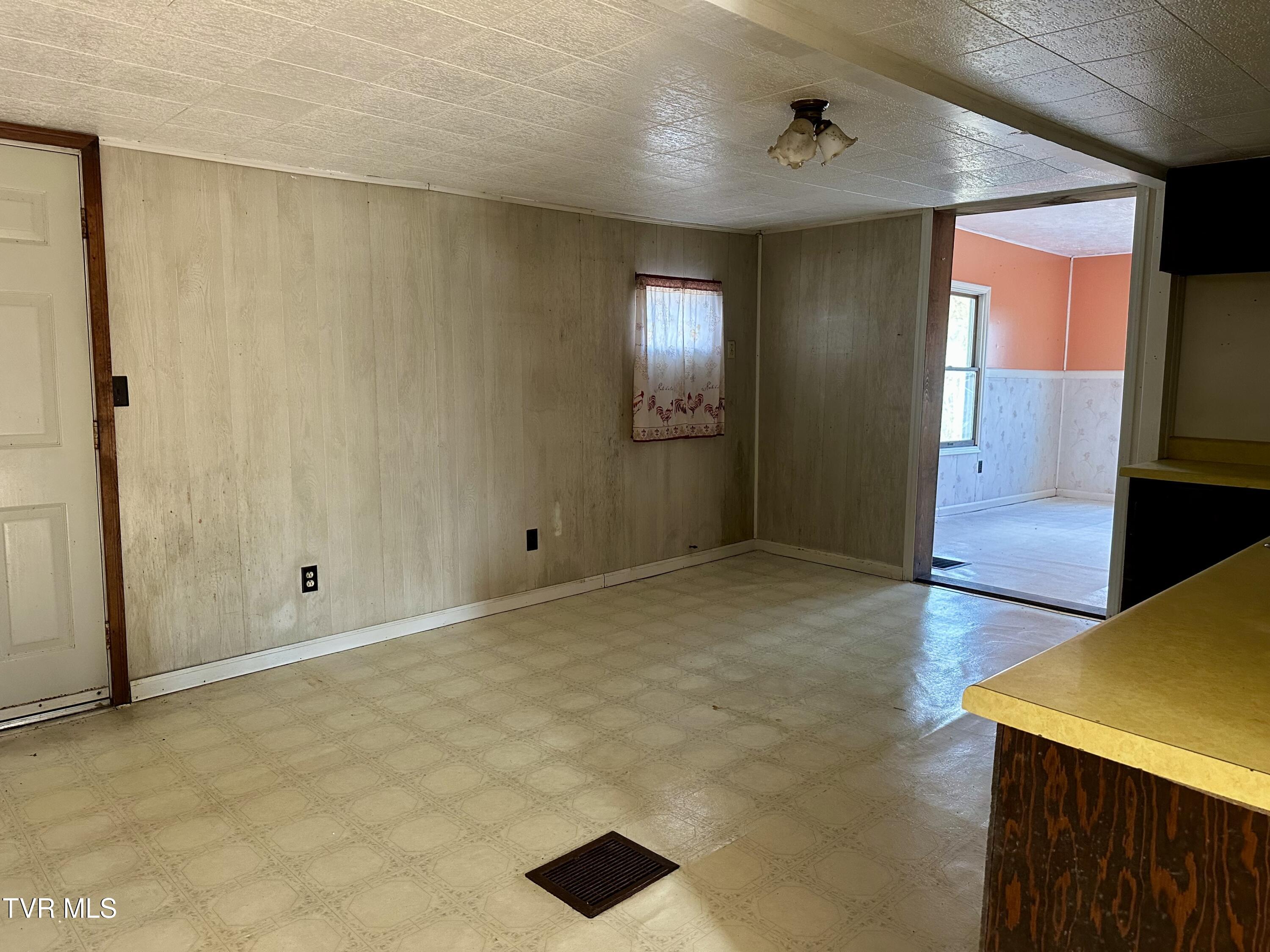 2924 Lark Road Coeburn, VA 24230 - Photo 8 of 24 IMG_3378