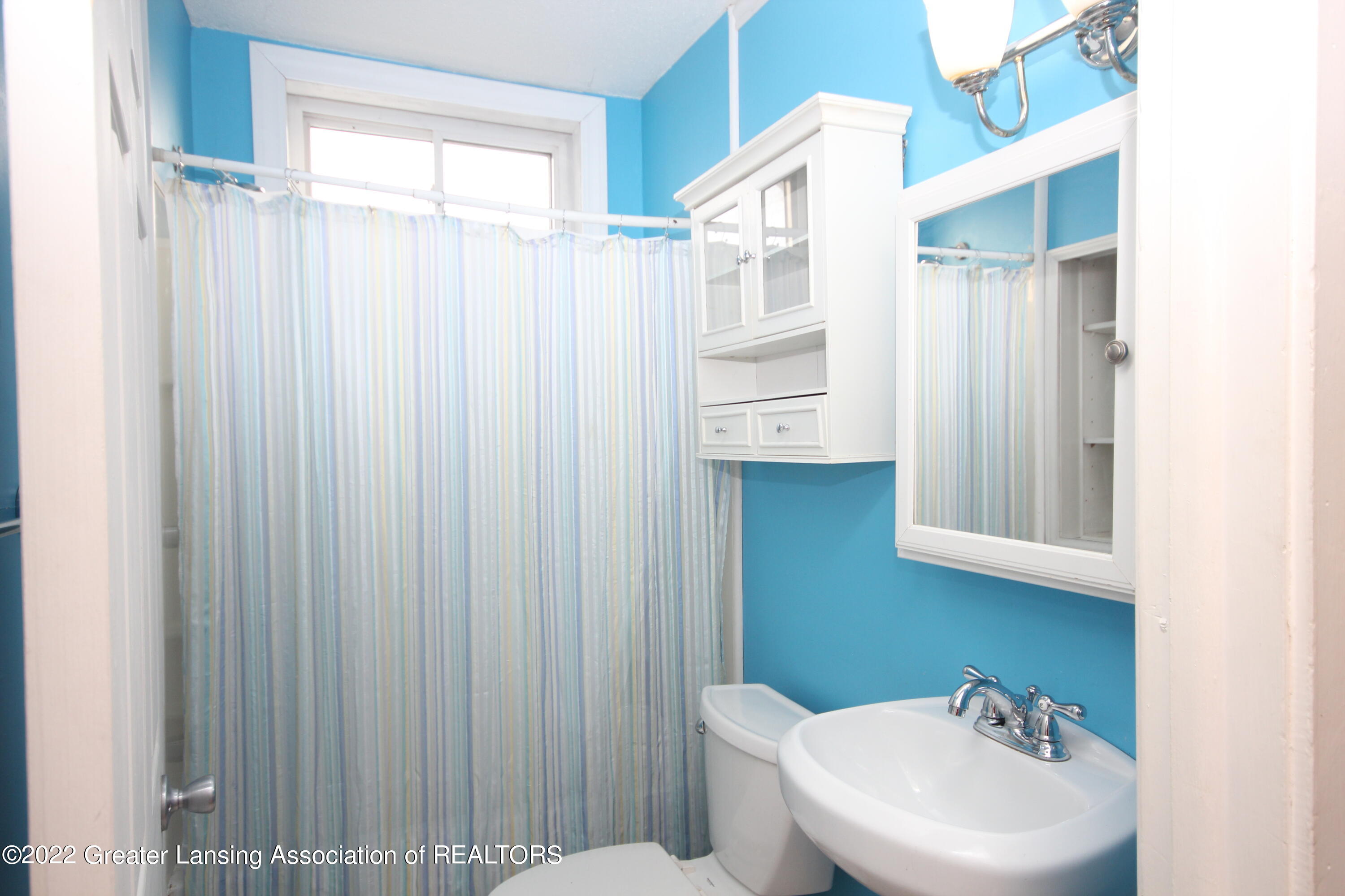 3318 Turner Road Lansing, MI 48906 - Photo 11 of 14 Bath