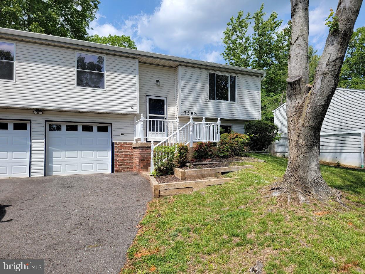 7598 Springfield Hills Drive Springfield, VA 22153 - Photo 2 of 40