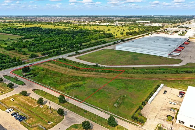 a view of a tennis court