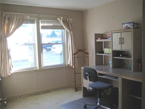 7 Pilgrim Way Walpole, MA 02032 - Photo 6 of 17 a workspace with a window