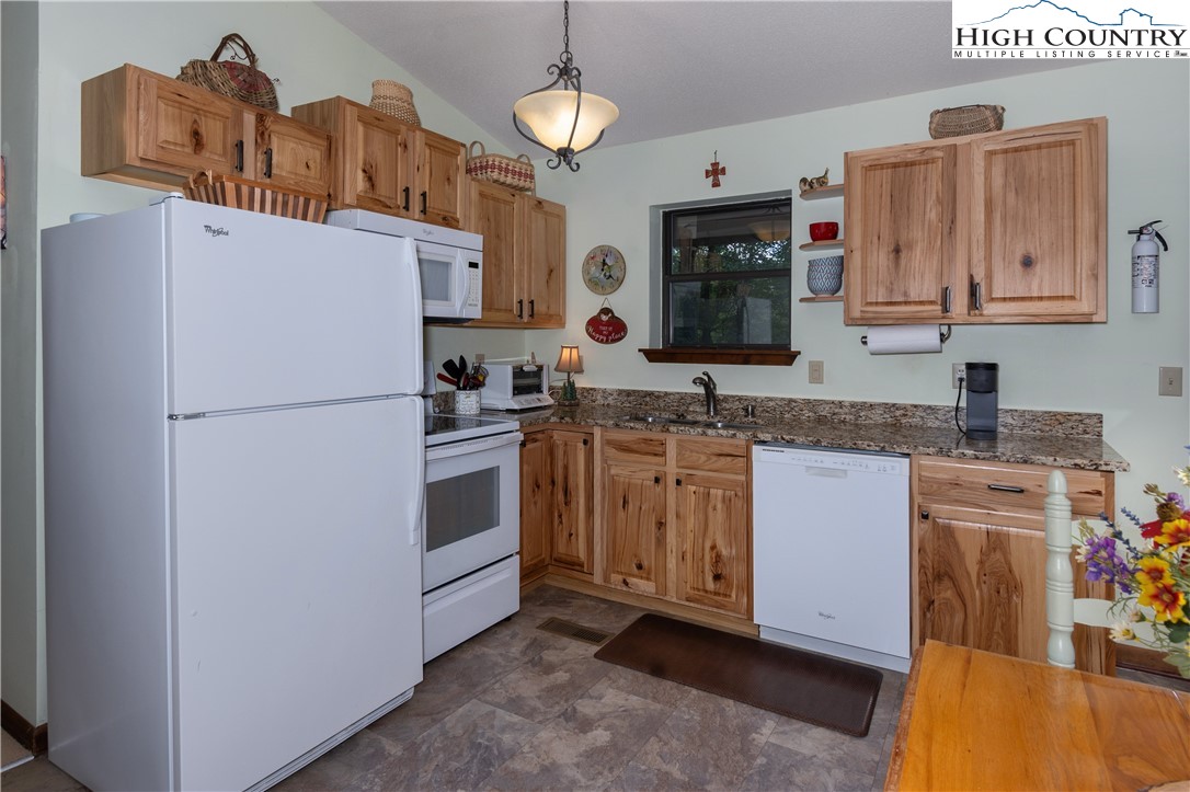 119 Lower Grouse Ridge Road Beech Mountain, NC 28604 - Photo 14 of 49 Gallery Image 14